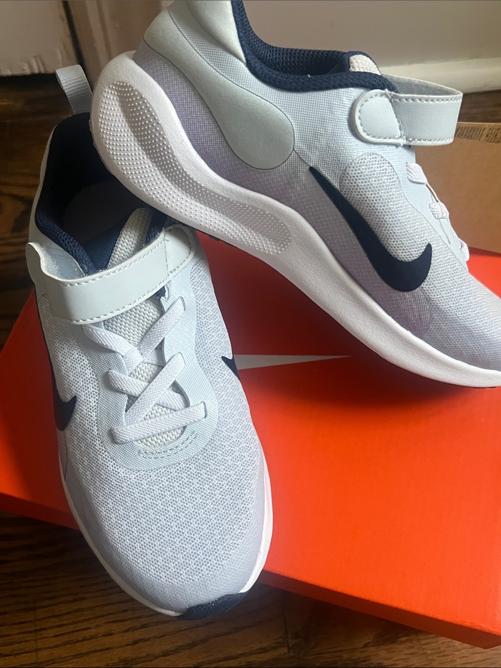 Nike Kids Light Gray midnight  Navy, light purple 
Velcro Athletic Sneakers